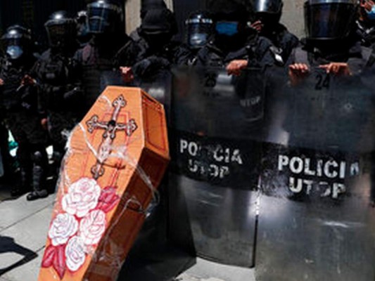 FOTOS: Protestas y clamor en el Día Internacional de la Mujer