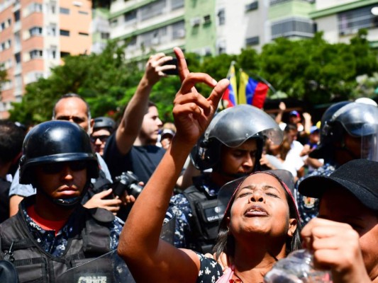 FOTOS: Las marchas de la oposición y el chavismo en Venezuela tras el apagón masivo