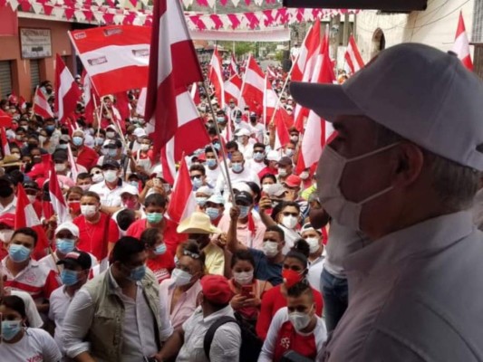 Con aglomeraciones y otros sin mascarilla: así fueron las concentraciones políticas este fin de semana