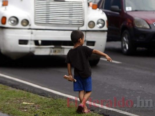 FOTOS: Los rostros inocentes de la mendicidad provocada por el Covid-19