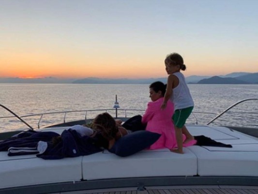 FOTOS: Así fueron las vacaciones de lujo de Kourtney Kardashian  