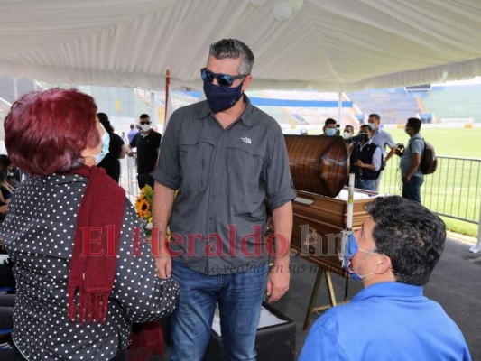 Personajes hondureños que dieron el último adiós a Chelato Uclés (FOTOS)