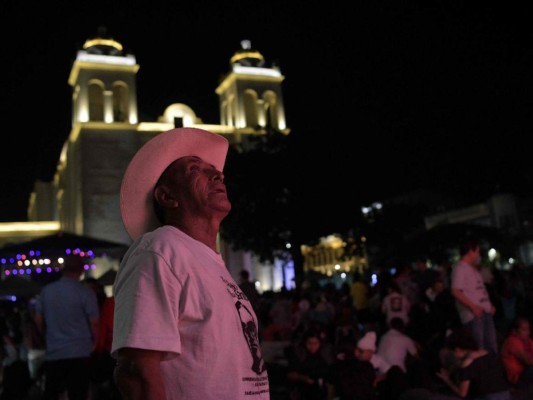 Las imágenes del ambiente en El Salvador por la canonización de monseñor Óscar Arnulfo Romero