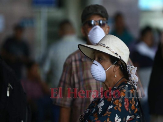 FOTOS: Mascarillas y gel antibacterial, las medidas en Toncontín ante coronavirus