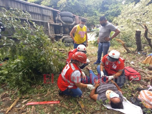 Las imágenes del aparatoso accidente que dejó varios heridos en la carretera al sur