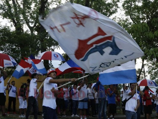 FOTOS: La Ultra Fiel pinta de tricolor las calles sampedranas en apoyo al León