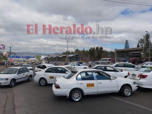 FOTOS: Colapsada, así permanece la capital durante paro de taxis