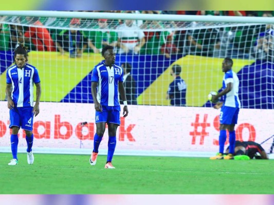 Caras largas tras la eliminación de Honduras ante México en la Copa Oro