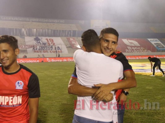 La celebración del Olimpia tras alzar la copa del Torneo Clausura 2021 (FOTOS)