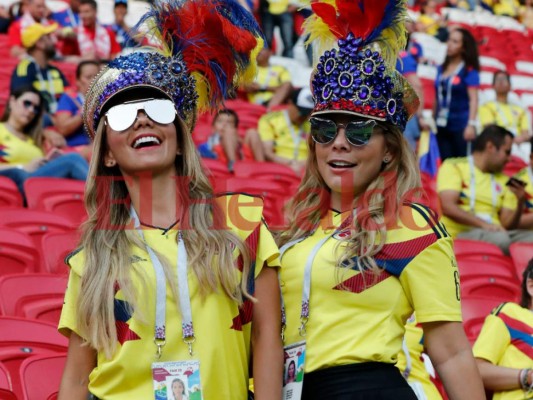 El duelo Polonia vs Colombia se llenó de hermosas mujeres