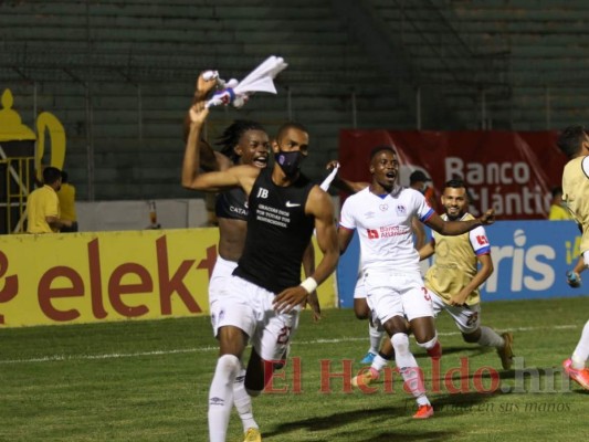 La celebración del Olimpia tras alzar la copa del Torneo Clausura 2021 (FOTOS)