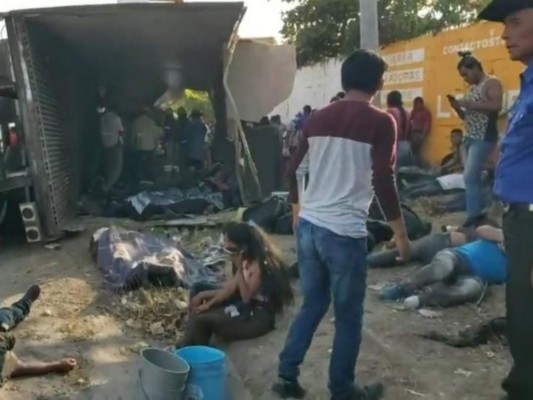 Las imágenes de la tragedia que dejó 49 migrantes muertos en México (Fotos)