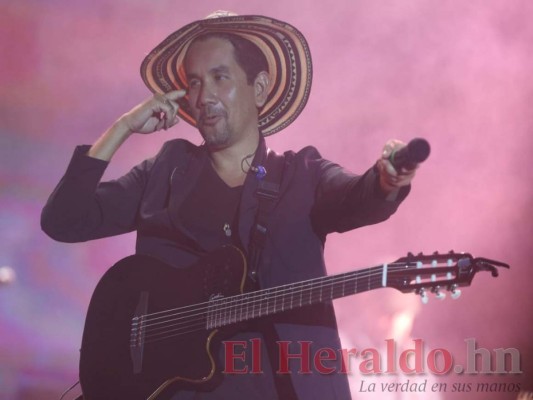 FOTOS: Fonseca y Bacilos deleitaron a los capitalinos