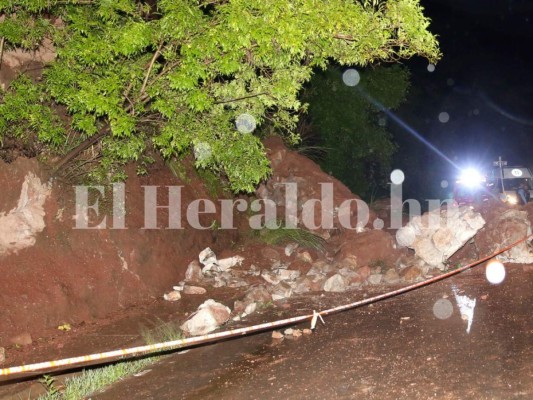 Fotos del dramático rescate de personas soterradas en la colonia Los Llanos de la capital