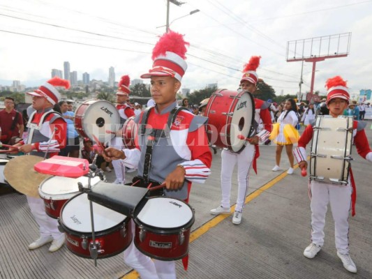 Impecable vestimenta de bandas en los desfiles patrios 2018