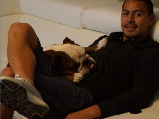 FOTOS: Así es Chulo, el perro consentido del futbolista hondureño Roger Espinoza