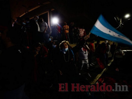 Militantes de Libre se suman a vigilia convocada por presidenta Xiomara Castro en apoyo a Luis Redondo (Fotos)