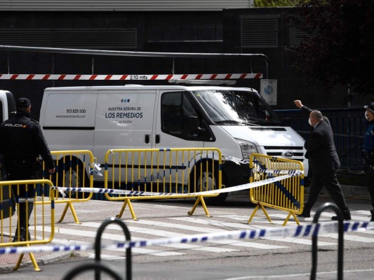 FOTOS: España improvisa morgue por la alta cantidad de muertes por coronavirus