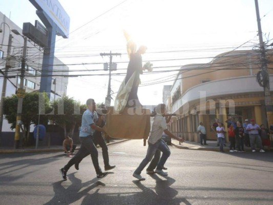 Feligresía católica celebra las 'carreritas de San Juan' este Domingo de Resurección en la capital