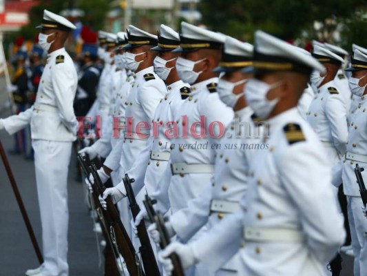 Algarabía en Plaza de las Banderas para conmemorar los 199 años de Independencia