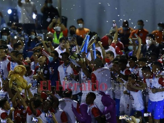 Euforia y emoción total: Así celebró su copa 34 el Olimpia (Fotos)