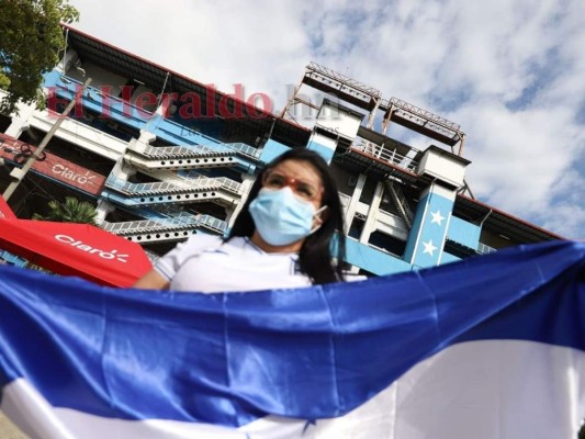 Bellas aficionadas engalanan el Olímpico; disfrutarán el Honduras-Costa Rica