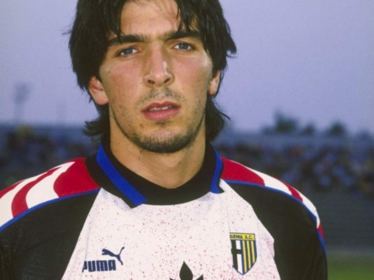 Veinte años de carrera de Gianluigi Buffon se cumplen este 19 de noviembre