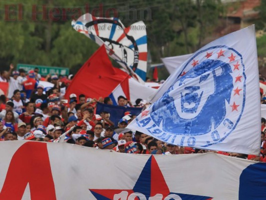 FOTOS: A bordo de motos, con banderas y cánticos, así fue la llegada de la Ultra Fiel al Estadio Nacional