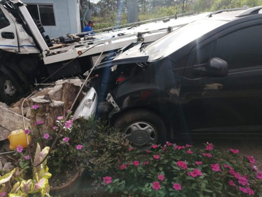 FOTOS: Así quedó el lugar donde impactó el camión en El Tizatillo