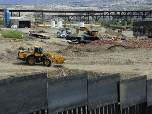 FOTOS: El muro privado que construyeron los simpatizantes de Trump en la frontera con México