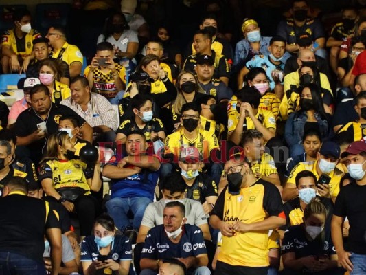 Estadio lleno y show de la Mega Barra: Así se vive el ambiente en el Real España-Motagua