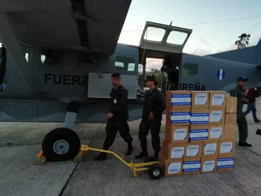 FOTOS: En tres aviones fue enviada ayuda humanitaria de Honduras a Venezuela