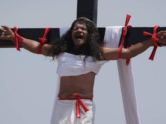 FOTOS: Los viacrucis más dolorosos y extremos del mundo