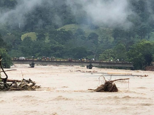 En imágenes: La tempestad no pasa para habitantes del Valle de Sula, que siguen bajo el agua tras potentes lluvias