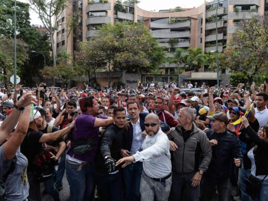 Masivas manifestaciones en Venezuela desafían régimen de Nicolás Maduro