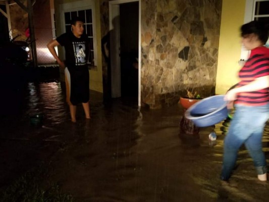 FOTOS: Casas y calles inundadas dejan fuertes lluvias en el país