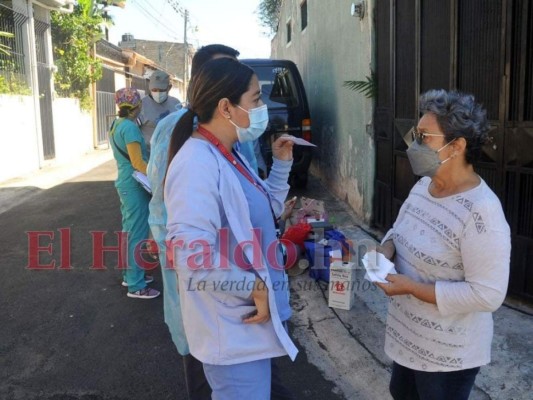 Casa por casa: Salud vacuna contra la influenza y la covid-19 a capitalinos