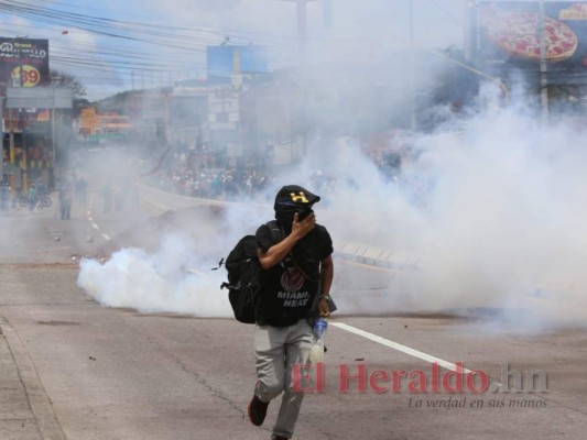 FOTOS: Caos y destrucción dejan manifestantes frente al aeropuerto Toncontín