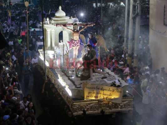 Así vivieron los capitalinos la procesión del Santo Entierro