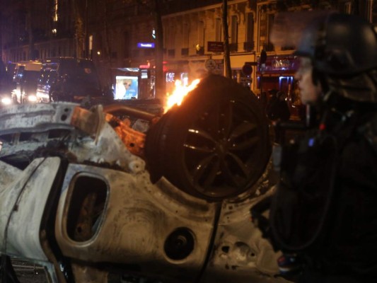 Francia revive su espíritu revolucionario con ola de protestas contra el gobierno