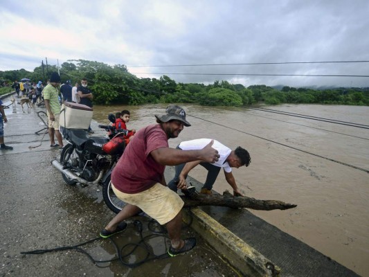 El paso del huracán Eta en Honduras: Una muerte, daños e inundaciones