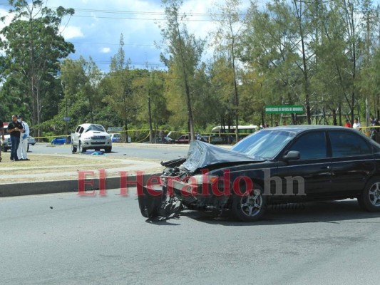 FOTOS: Horrenda escena de mortal choque entre turismo y pick up en la capital