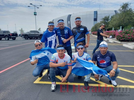 Belleza de hondureñas engalana el ambiente en el Honduras vs. México de la Copa Oro (FOTOS)