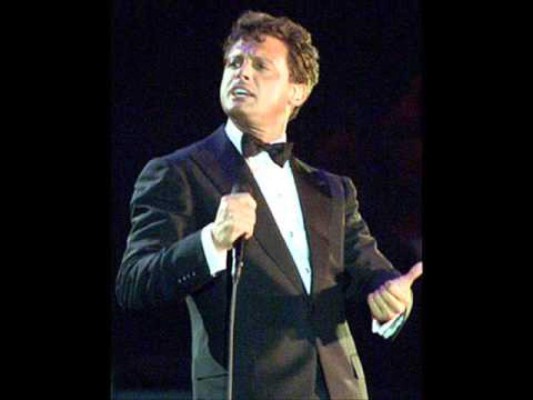 Desamores, conciertos agotadores y una madre desaparecida, la dura vida de Luis Miguel