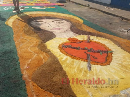 FOTOS: Coloridas y representativas alfombras se exhiben en la capital de Honduras