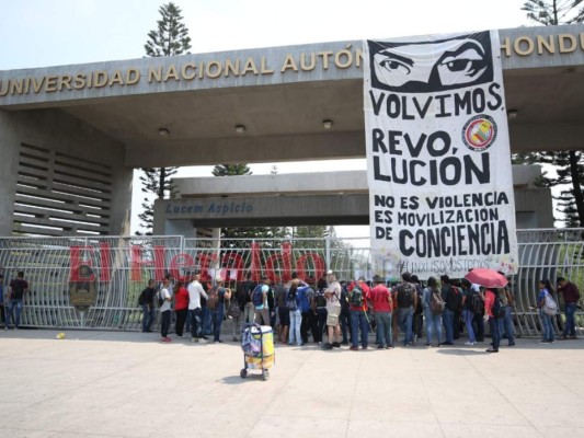 FOTOS: Calles bloqueadas y clases paralizadas deja jornada de protestas en Honduras