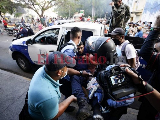 Lesionados, motos quemadas y consignas en protesta para exigir justicia para Keyla Martínez