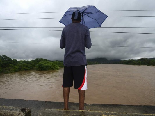 El paso del huracán Eta en Honduras: Una muerte, daños e inundaciones