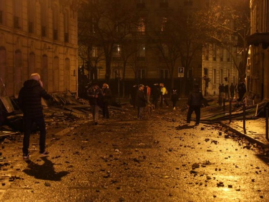 Francia revive su espíritu revolucionario con ola de protestas contra el gobierno