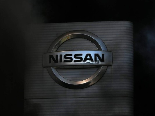 Enfado e impotencia: Trabajadores protestan por cierre de planta Nissan en España (FOTOS)